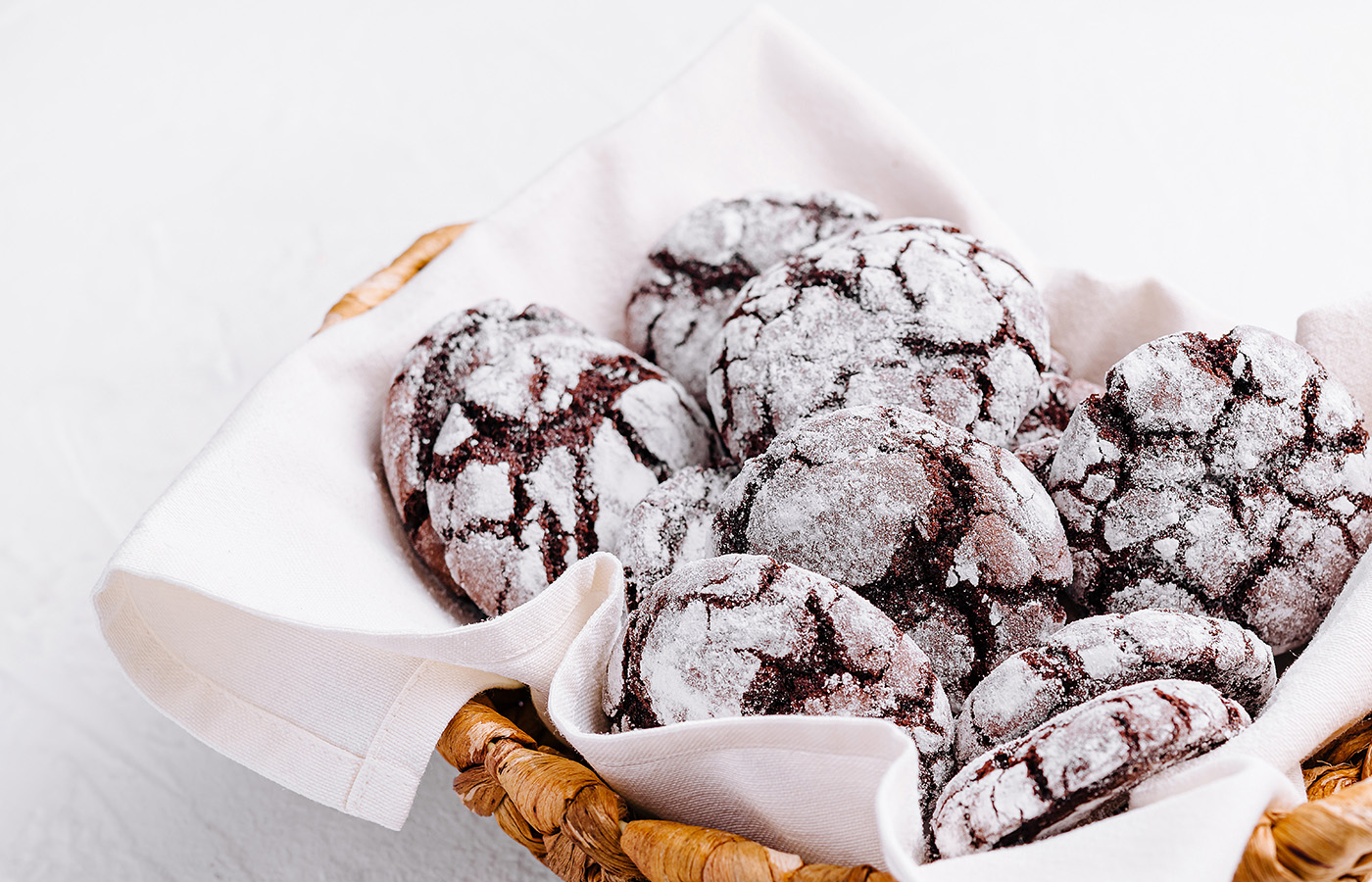 pepermint-chocolate-crinkle-cookies